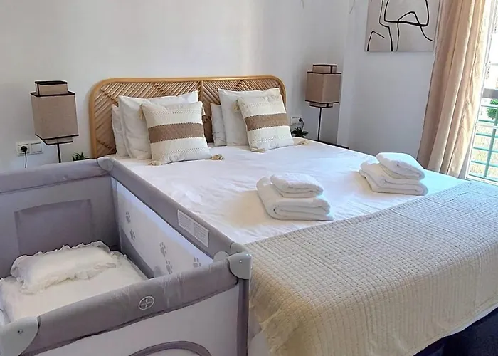 公寓 Beautiful Apt, 7pax, Jacuzzi, Pingpong, 3min *